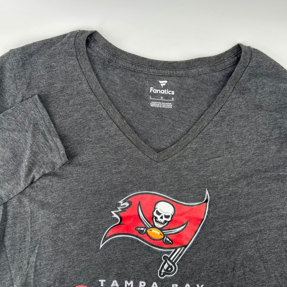 Fanatics Tampa Bay Buccaneers Shirt Womens Large Grey V-Neck NFL Long Sleeve Tee